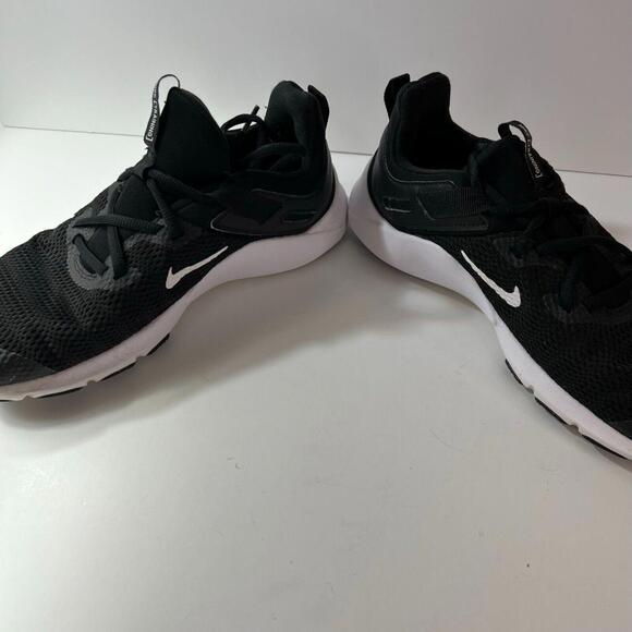 Nike Legend Essentials Womans 9.5 Black and White Training Shoes Sneakers - Picture 7 of 9